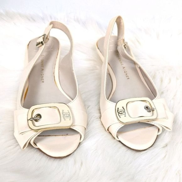 Etienne Aigner Ivory Patent Slingback Wedges 7 Enamel Buckle Retro Look - Picture 2 of 10
